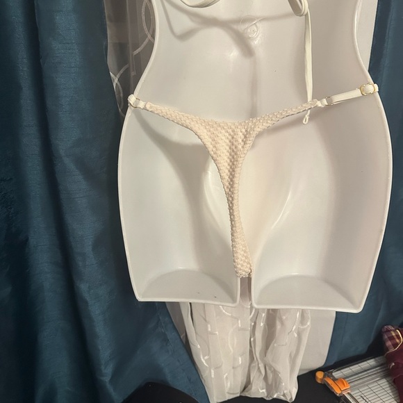 Elegant Cream Textured Bikini - Picture 4 of 5